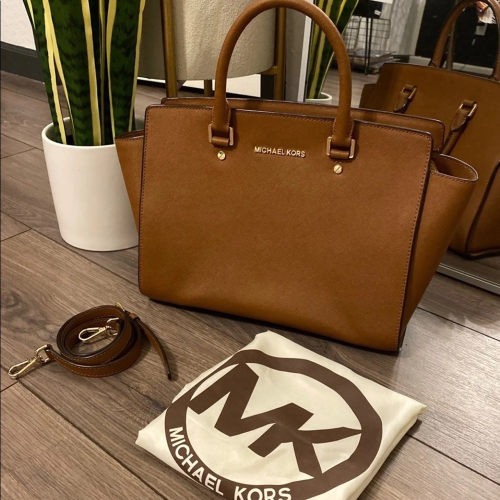 Michael Kors MK Selma LG in Dark Khaki